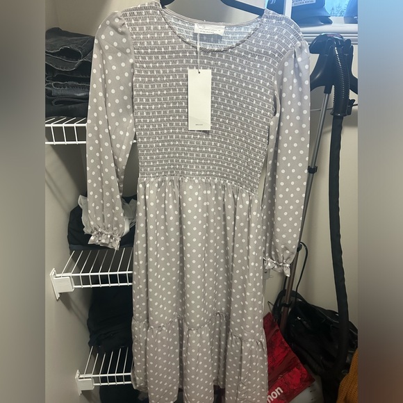 Dresses & Skirts - Long sleeve gray polka dot dress
